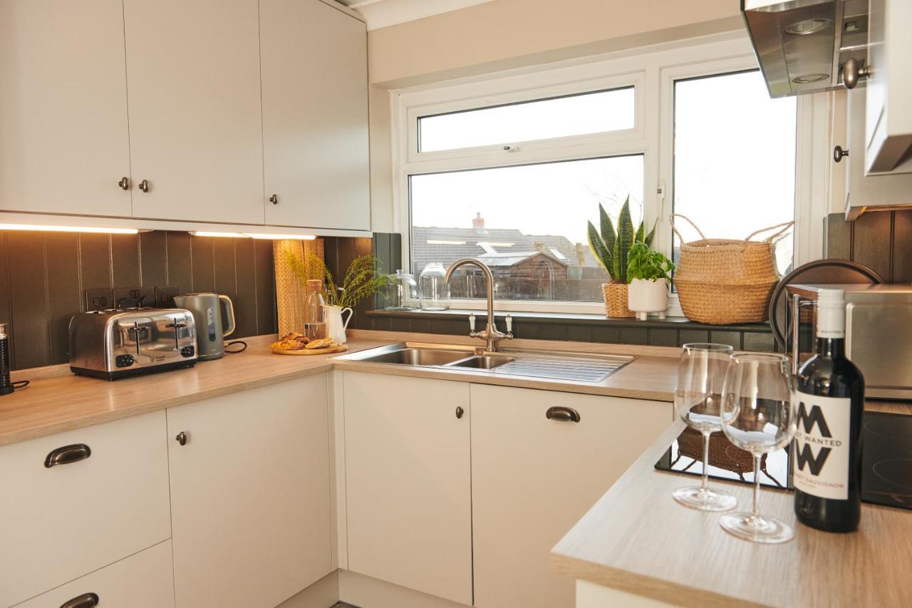 Ser Ar Y Bryn- Lovely Family Home With Garden, Walk To The Village And Beach 桑德斯富特 外观 照片