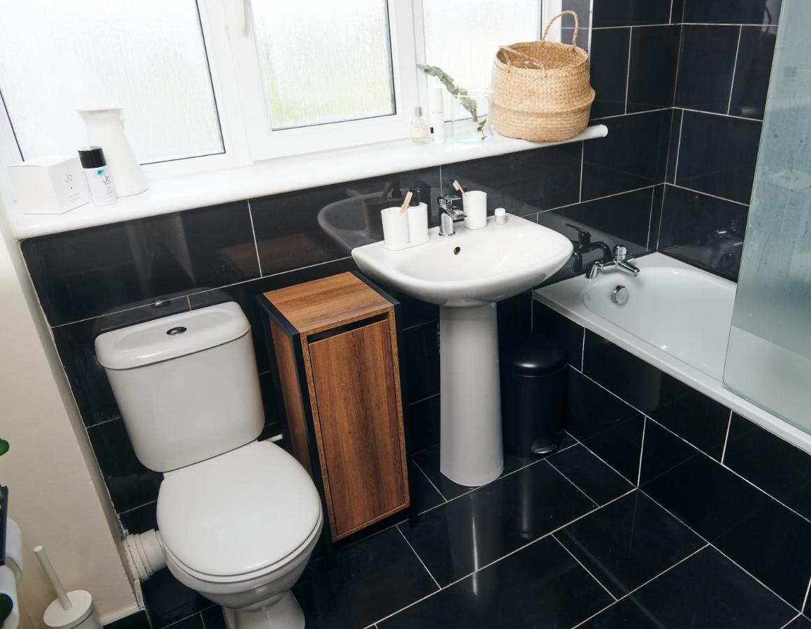Ser Ar Y Bryn- Lovely Family Home With Garden, Walk To The Village And Beach 桑德斯富特 外观 照片