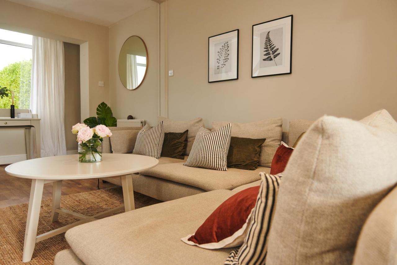 Ser Ar Y Bryn- Lovely Family Home With Garden, Walk To The Village And Beach 桑德斯富特 外观 照片