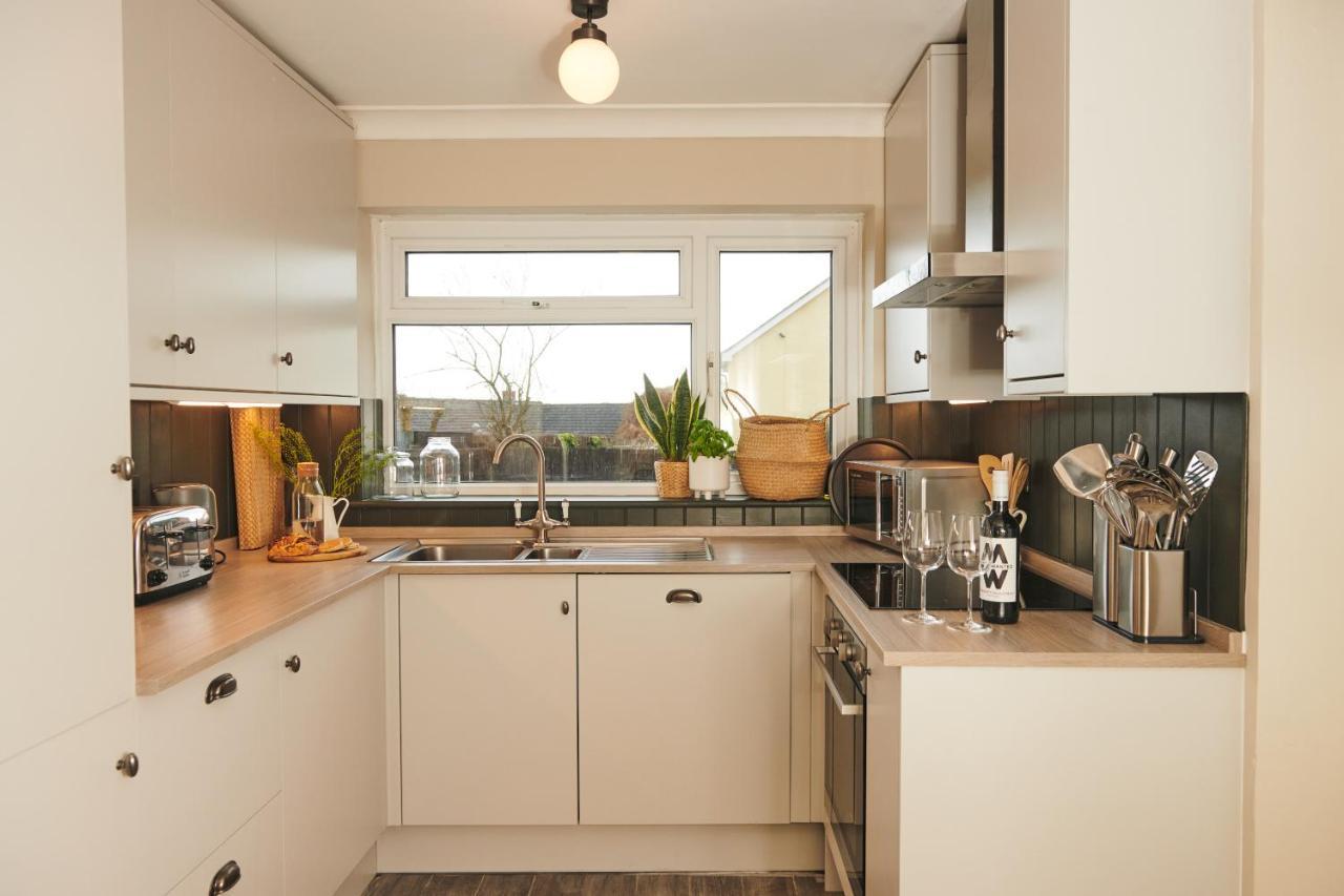 Ser Ar Y Bryn- Lovely Family Home With Garden, Walk To The Village And Beach 桑德斯富特 外观 照片
