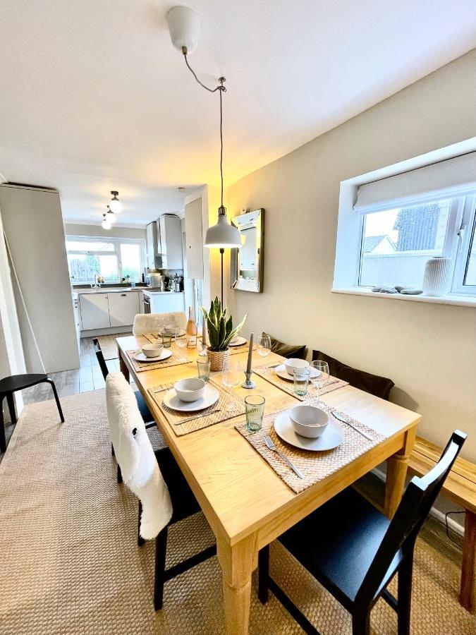 Ser Ar Y Bryn- Lovely Family Home With Garden, Walk To The Village And Beach 桑德斯富特 外观 照片