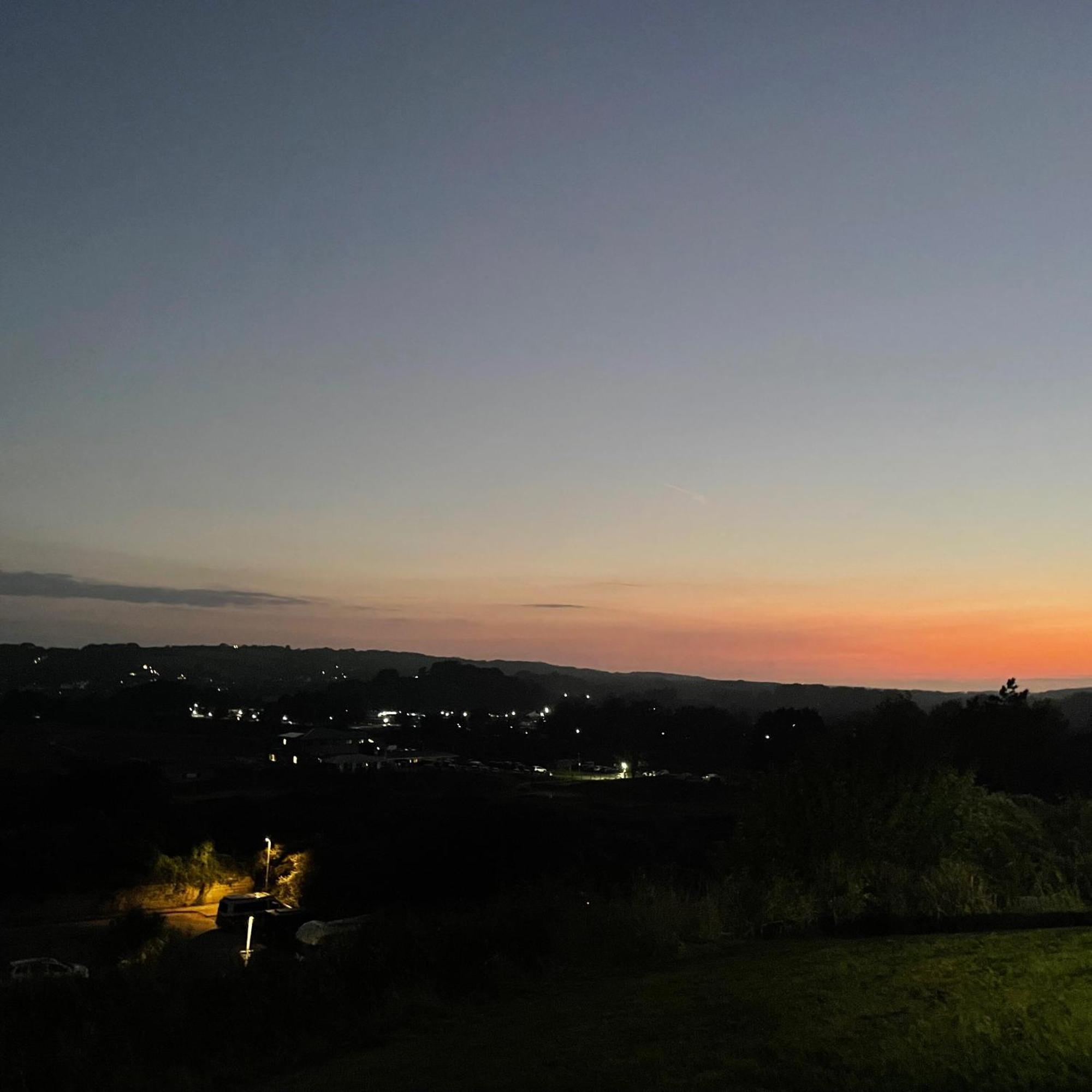 Ser Ar Y Bryn- Lovely Family Home With Garden, Walk To The Village And Beach 桑德斯富特 外观 照片