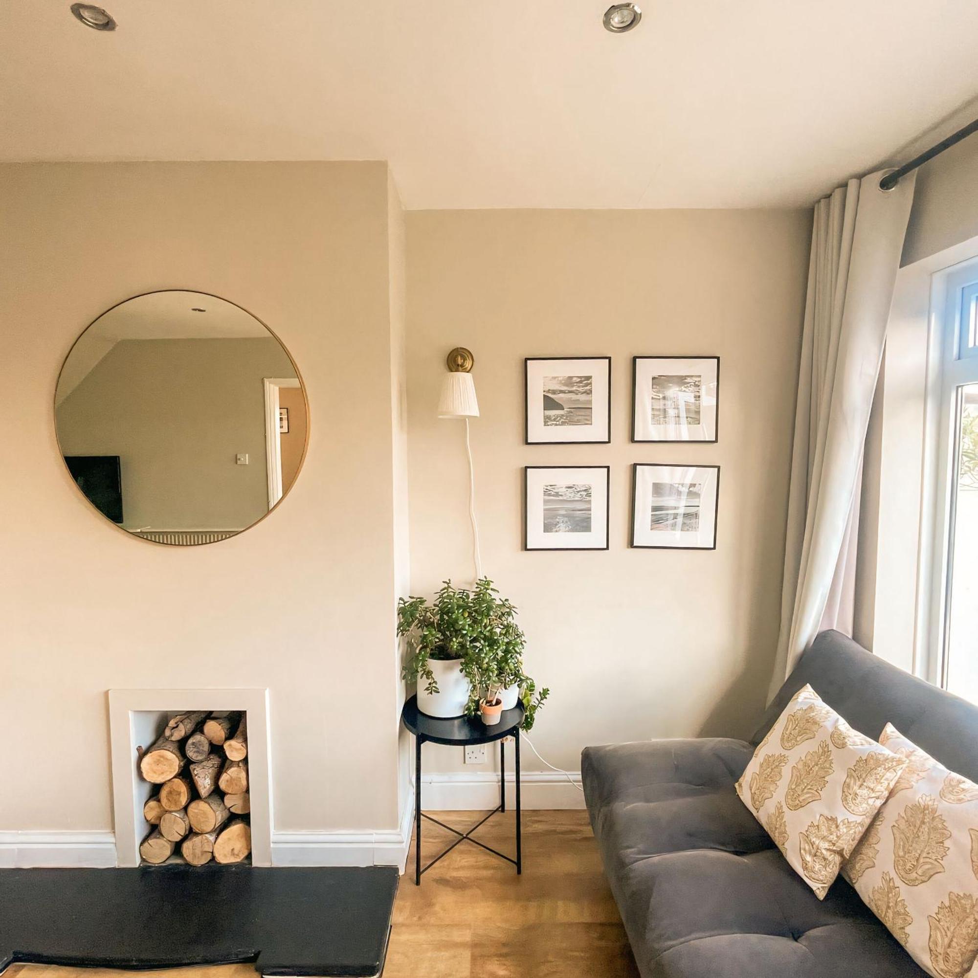 Ser Ar Y Bryn- Lovely Family Home With Garden, Walk To The Village And Beach 桑德斯富特 外观 照片