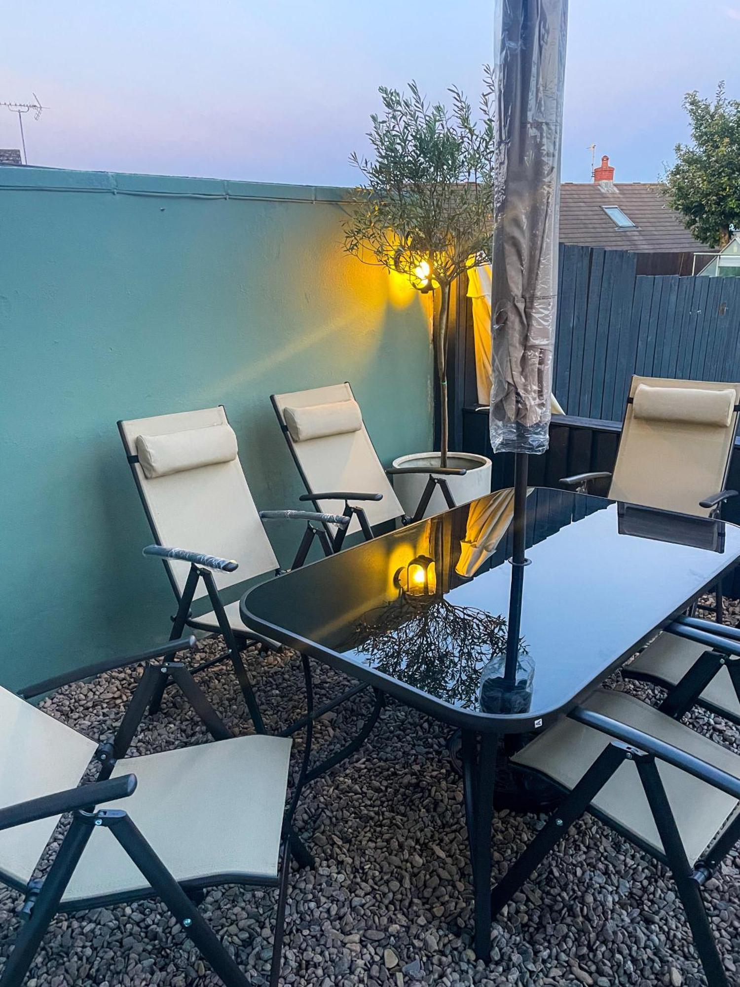 Ser Ar Y Bryn- Lovely Family Home With Garden, Walk To The Village And Beach 桑德斯富特 外观 照片